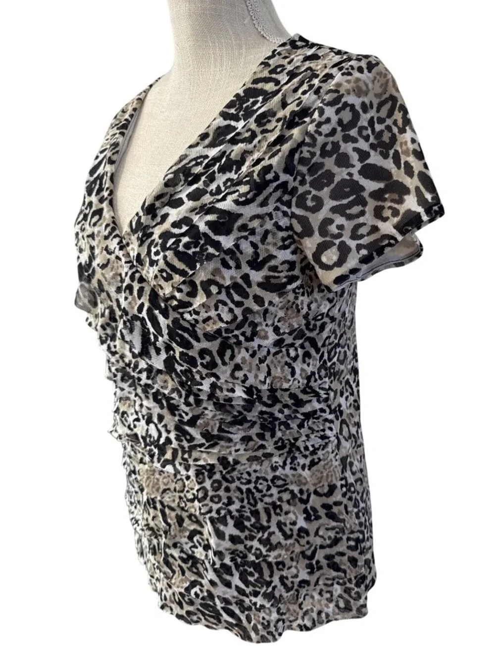 Style & Co Leopard Print V-Neck Short Sleeve Ruched Top Size L - Picture 2 of 8